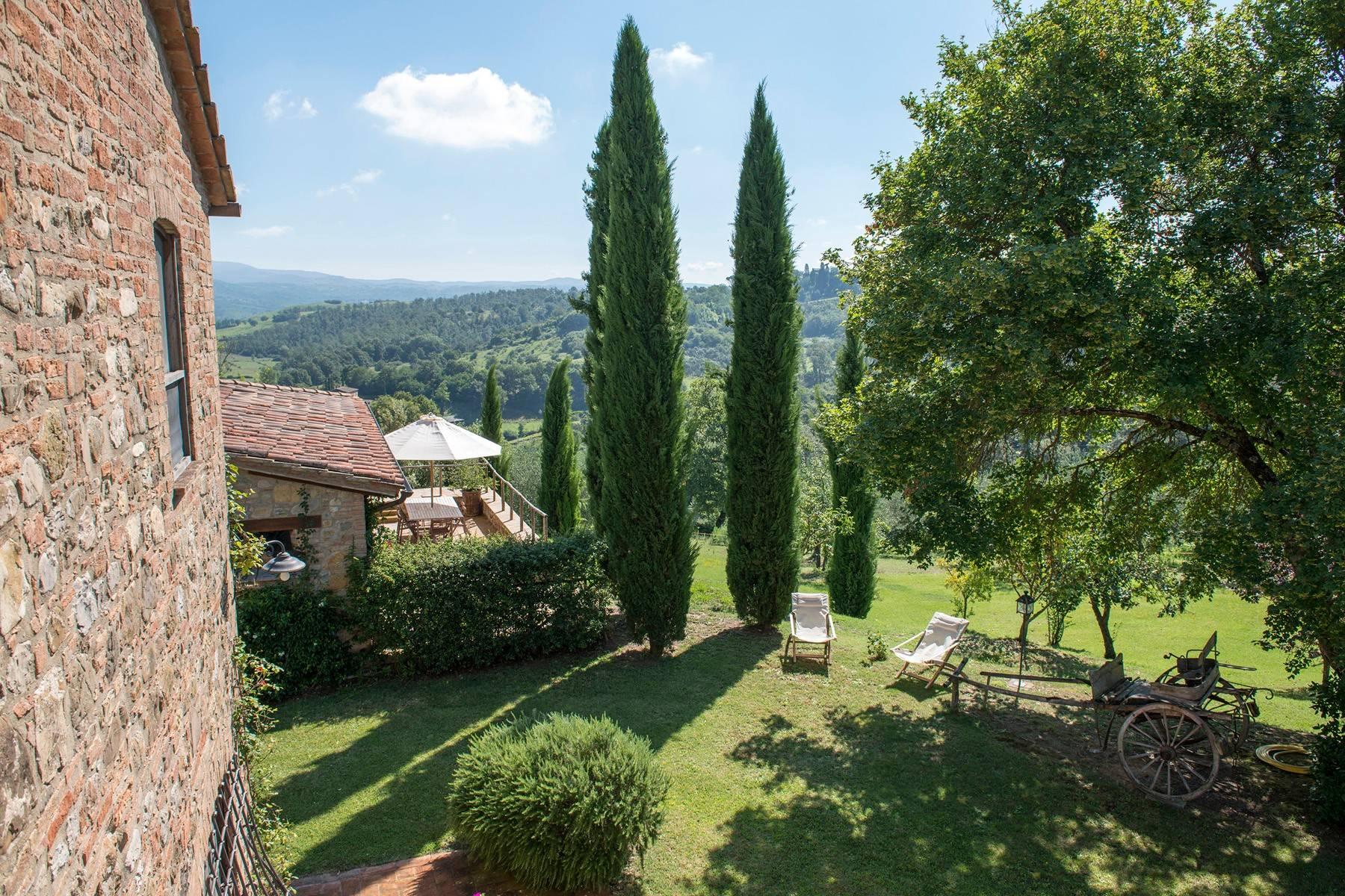 Superbe villa rustique nichée dans les collines entre la Toscane et l'Ombrie - 7