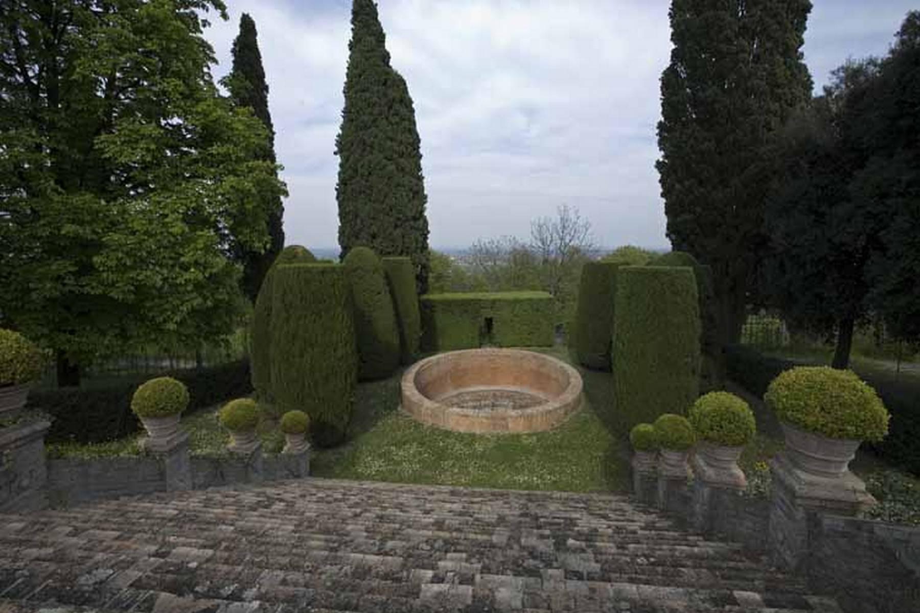 Alte Burg auf den Hügeln der Emilia Romagna - 15