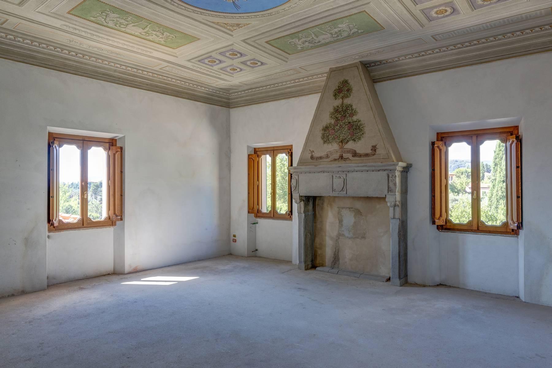 Lavish historic 15th century villa with pool in the center of Florence. - 14