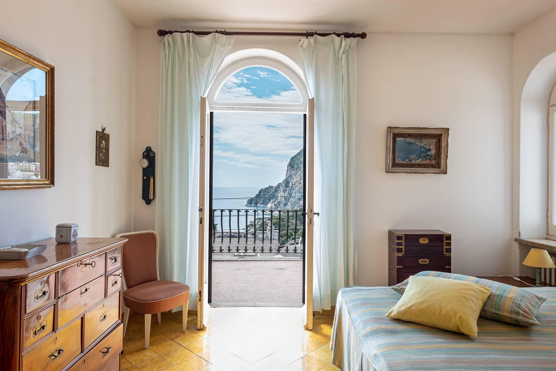 Великолепная вилла в центре Капри с видом на море - 15