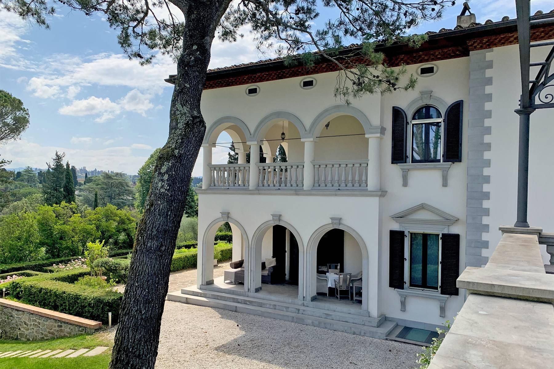 Splendid villa with pool on the Pian dei Giullari hill in Florence - 2