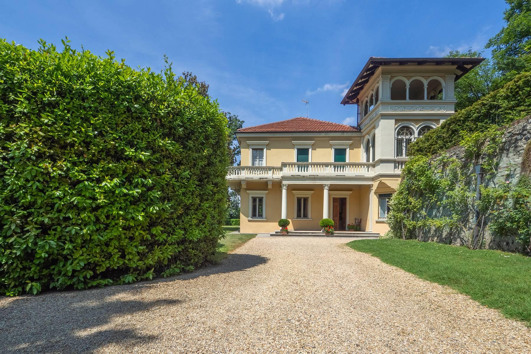 Meravigliosa villa con giardino in collina a Torino - 1