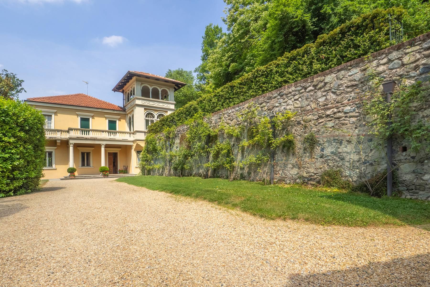 Exquisite villa with swimming pool in the hill of Turin - 2