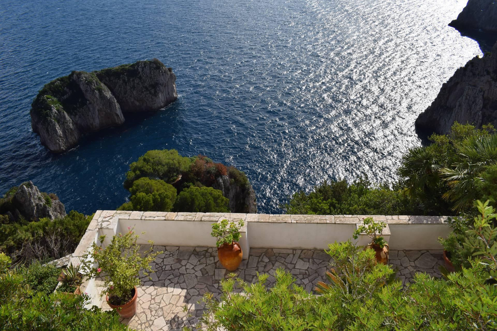 Remarkable villa with a breathtaking panorama on the Faraglioni rocks - 5