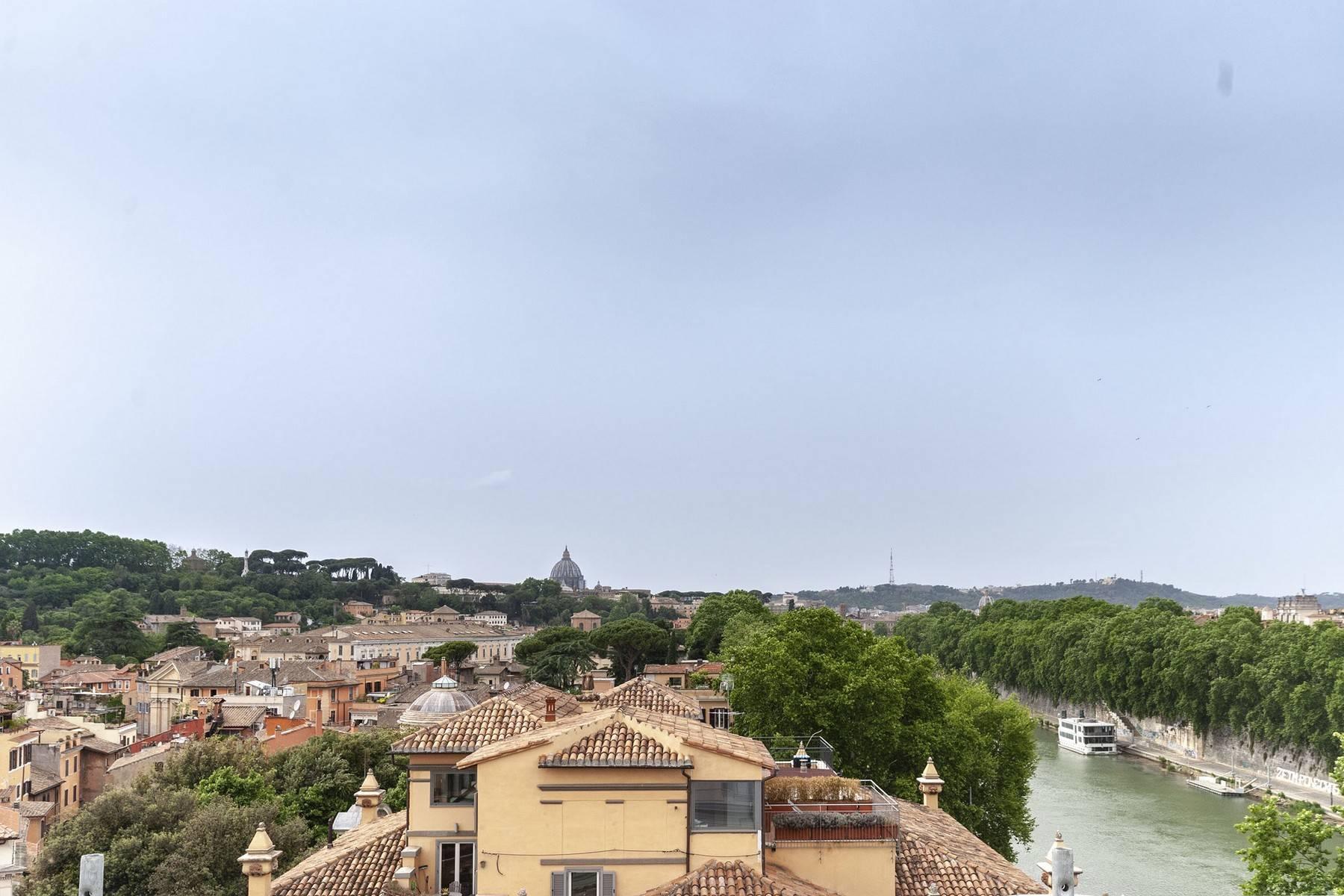 Apartment in historical building overlooking the Tiber and the rooftops of Rome - 14