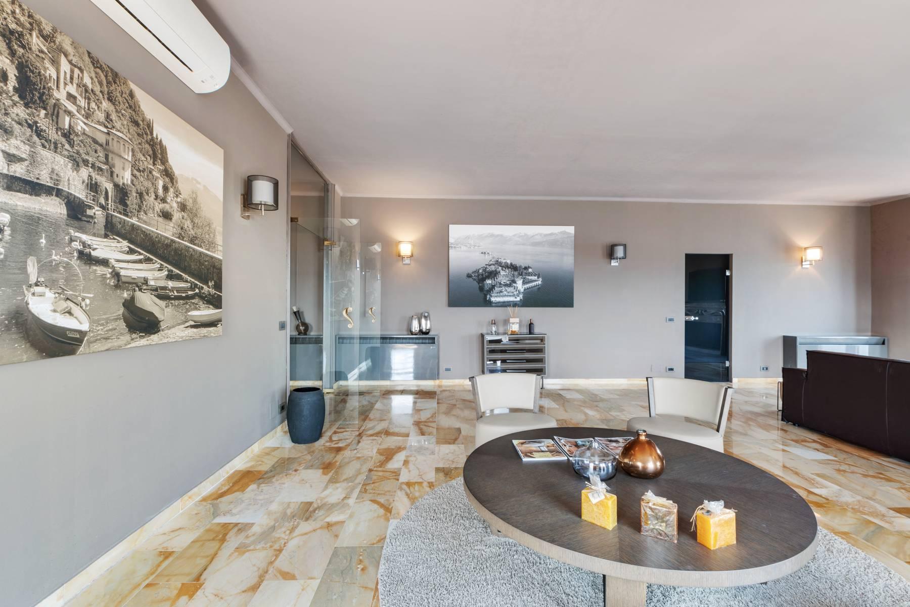 Breathtaking penthouse with balcony and terrace overlooking all the lake Maggiore located in the center of Intra - 9