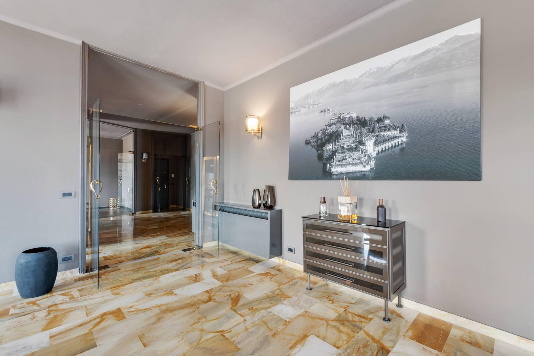 Breathtaking penthouse with balcony and terrace overlooking all the lake Maggiore located in the center of Intra - 15