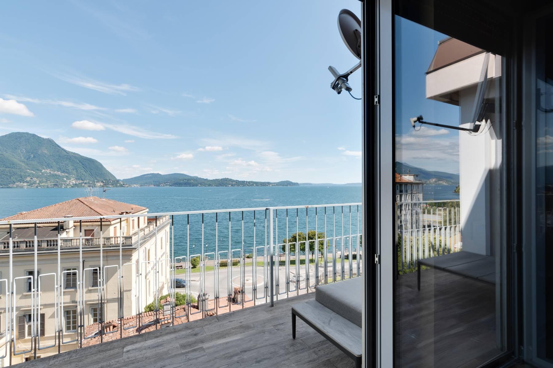 Breathtaking penthouse with balcony and terrace overlooking all the lake Maggiore located in the center of Intra - 26