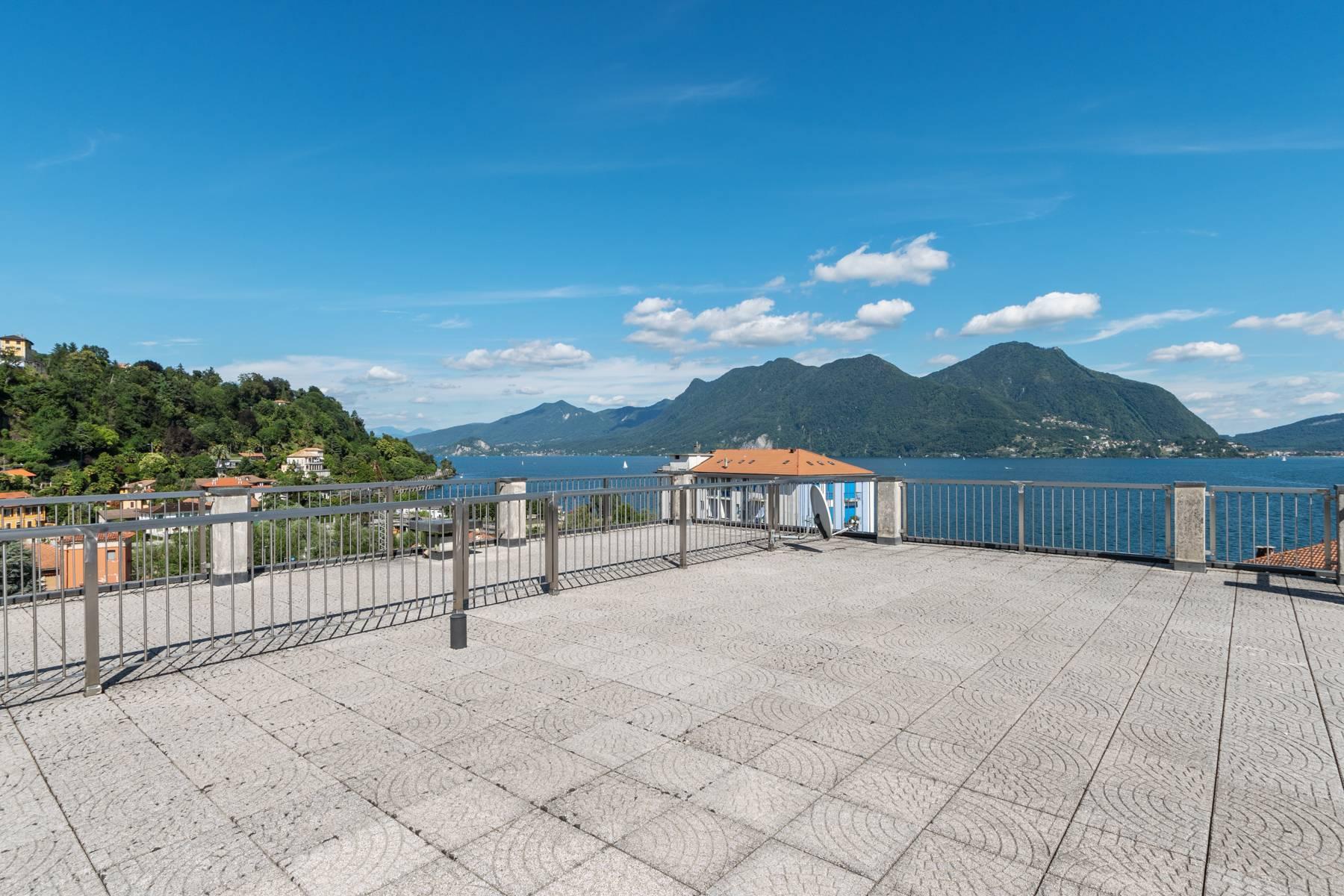 Breathtaking penthouse with balcony and terrace overlooking all the lake Maggiore located in the center of Intra - 29