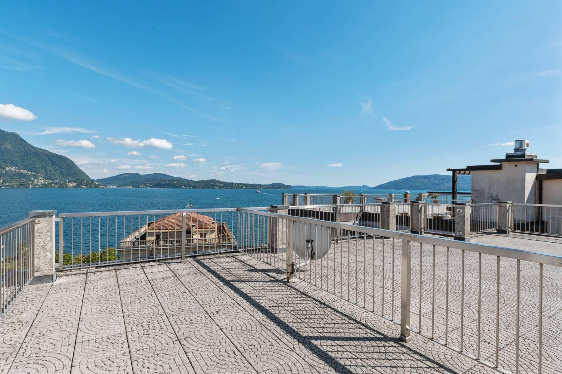 Breathtaking penthouse with balcony and terrace overlooking all the lake Maggiore located in the center of Intra - 30
