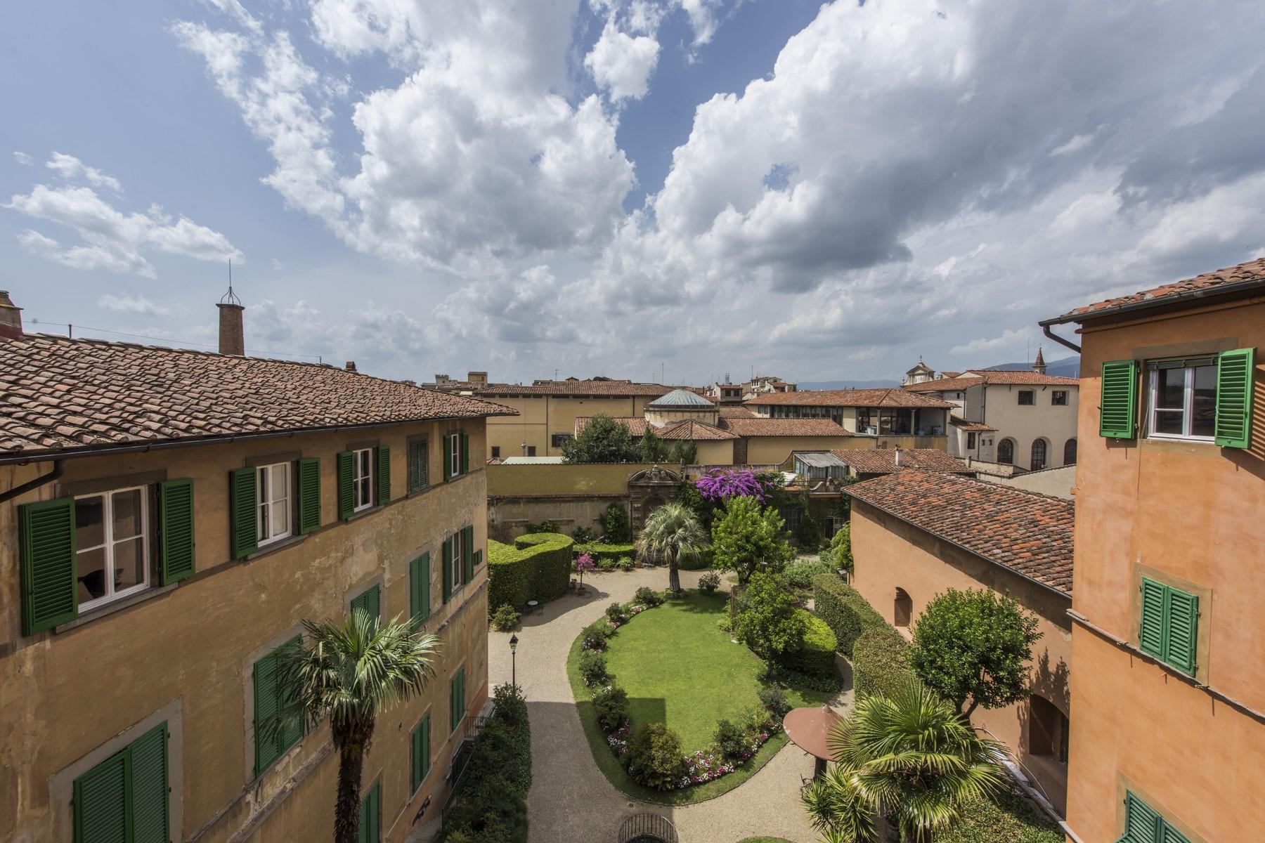 Magnificent 520sqm penthouse in a historic Florentine palazzo. - 2