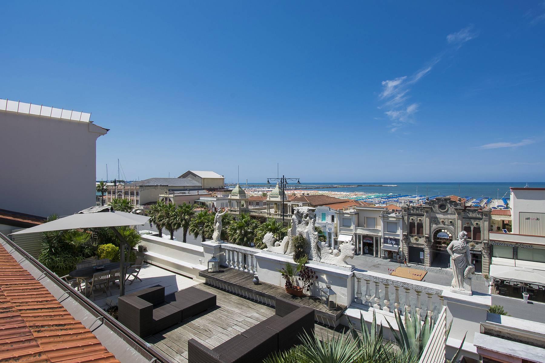 Delightful Luxury sea-front Penthouse in Versilia - 3