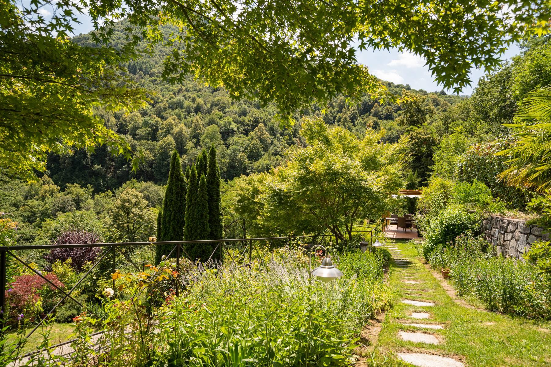 Stunning modern villa on the sunny hill above Argegno - 11