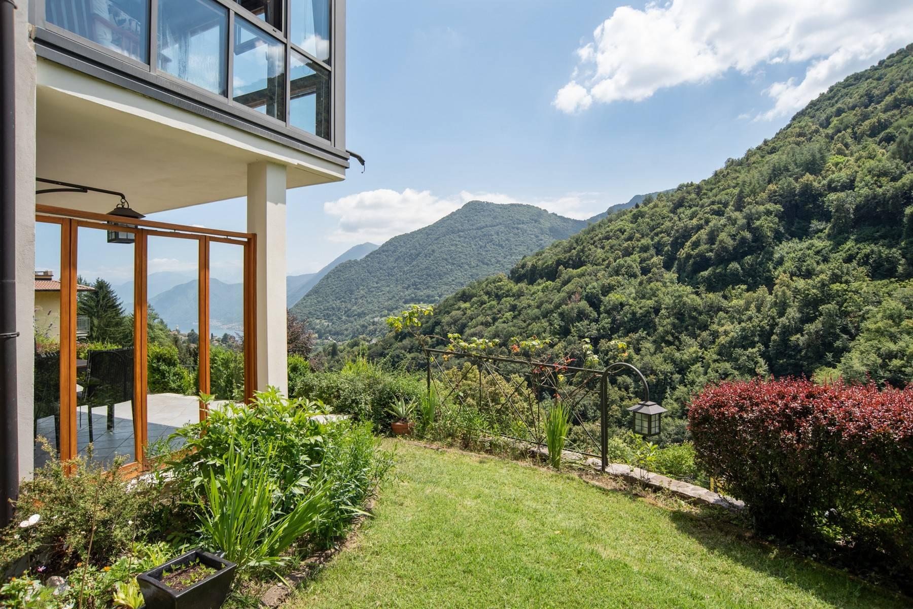Splendida villa moderna sulla collina soleggiata sopra Argegno - 9