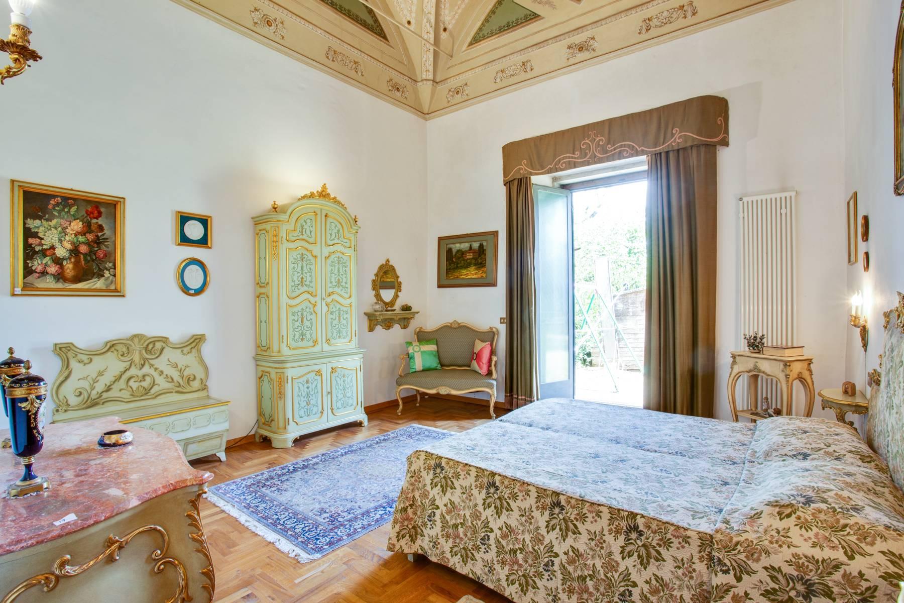 Wonderful apartment in historic villa of XVI century with garden - 10