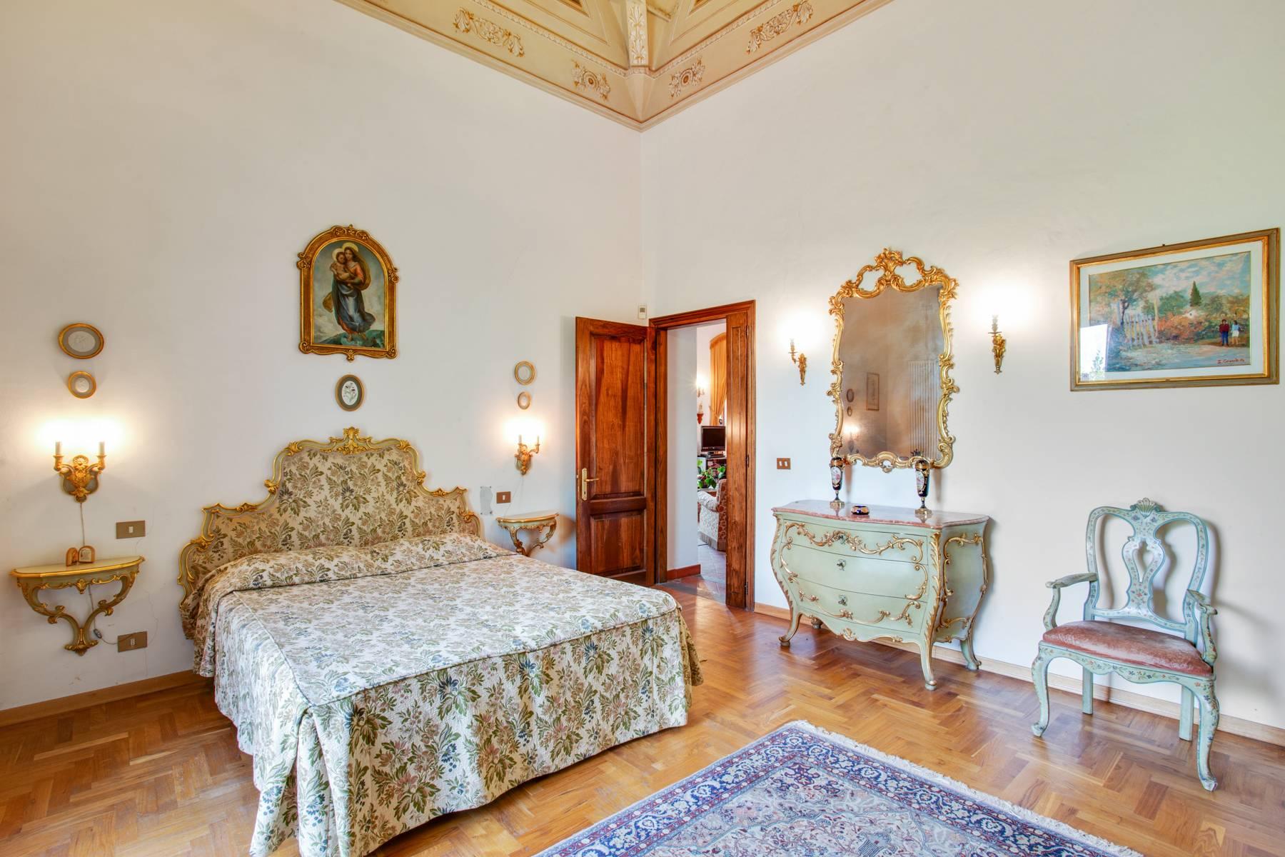 Wonderful apartment in historic villa of XVI century with garden - 11