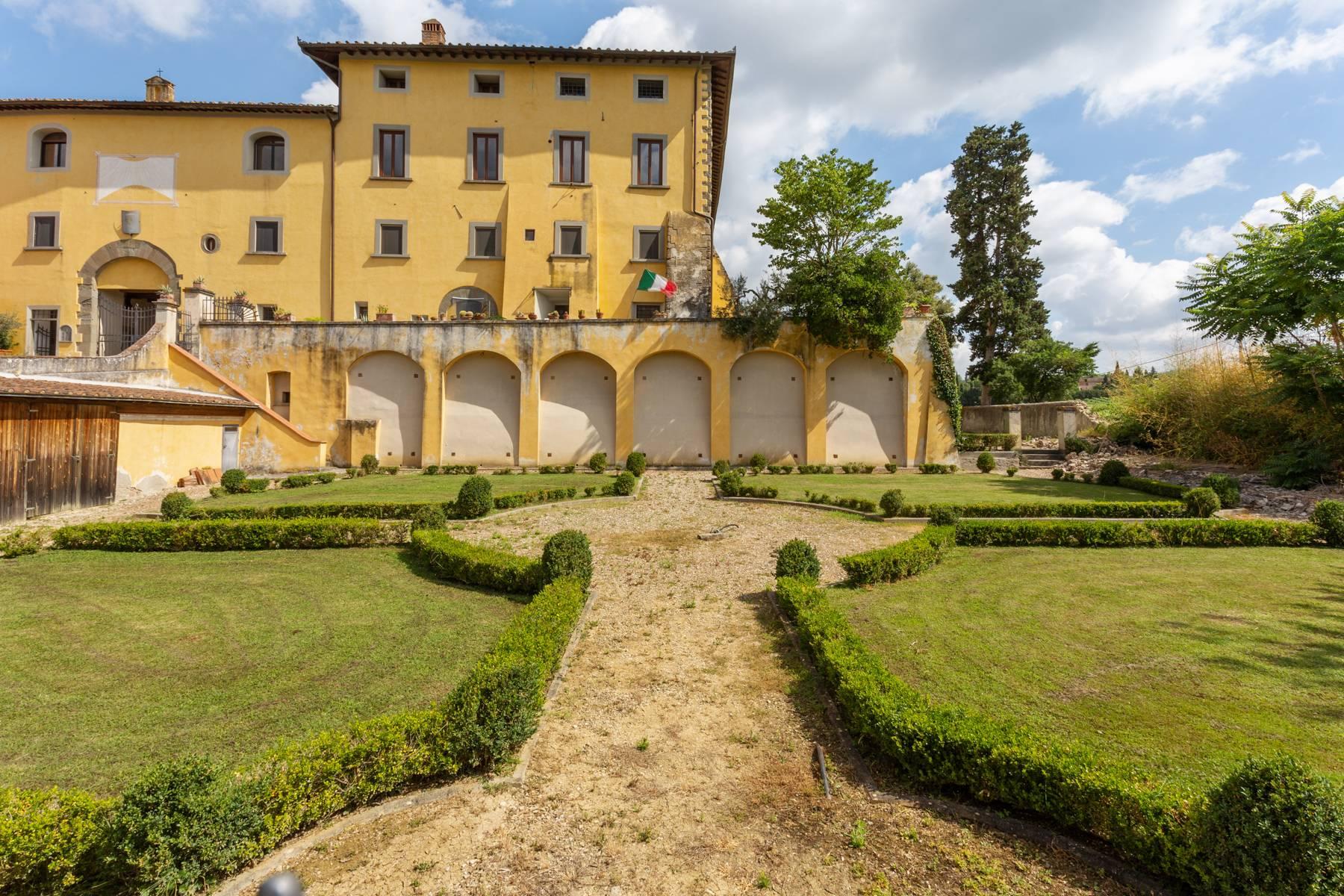 Wonderful apartment in historic villa of XVI century with garden - 18