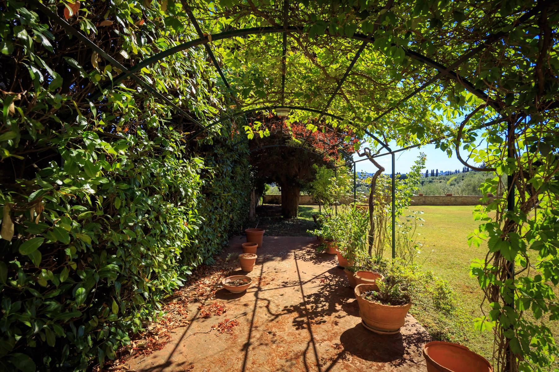 Large period villa with olive grove at 10 minutes' drive from Florence - 22