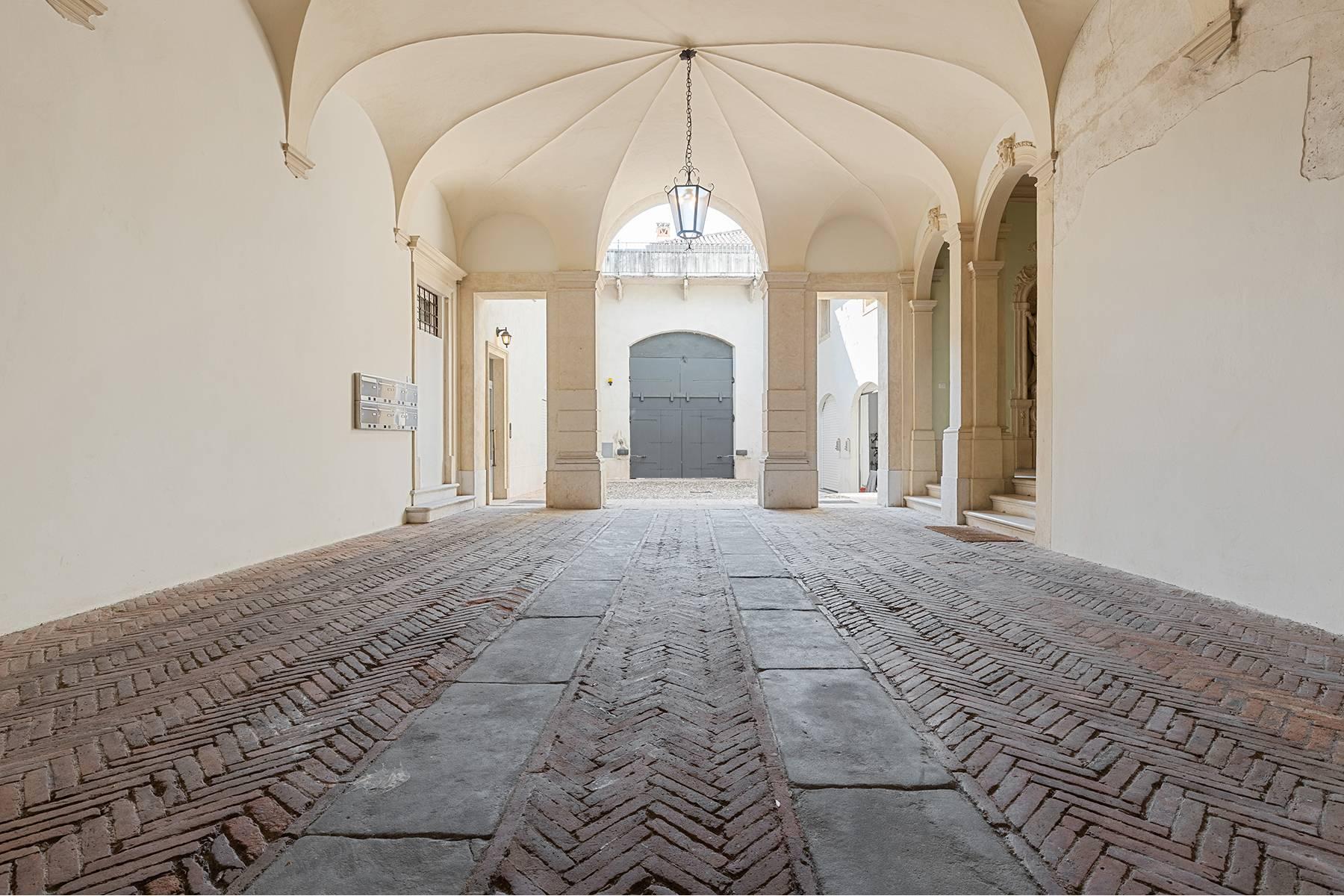 Magnifico Piano nobile affrescato in centro a Verona - 17
