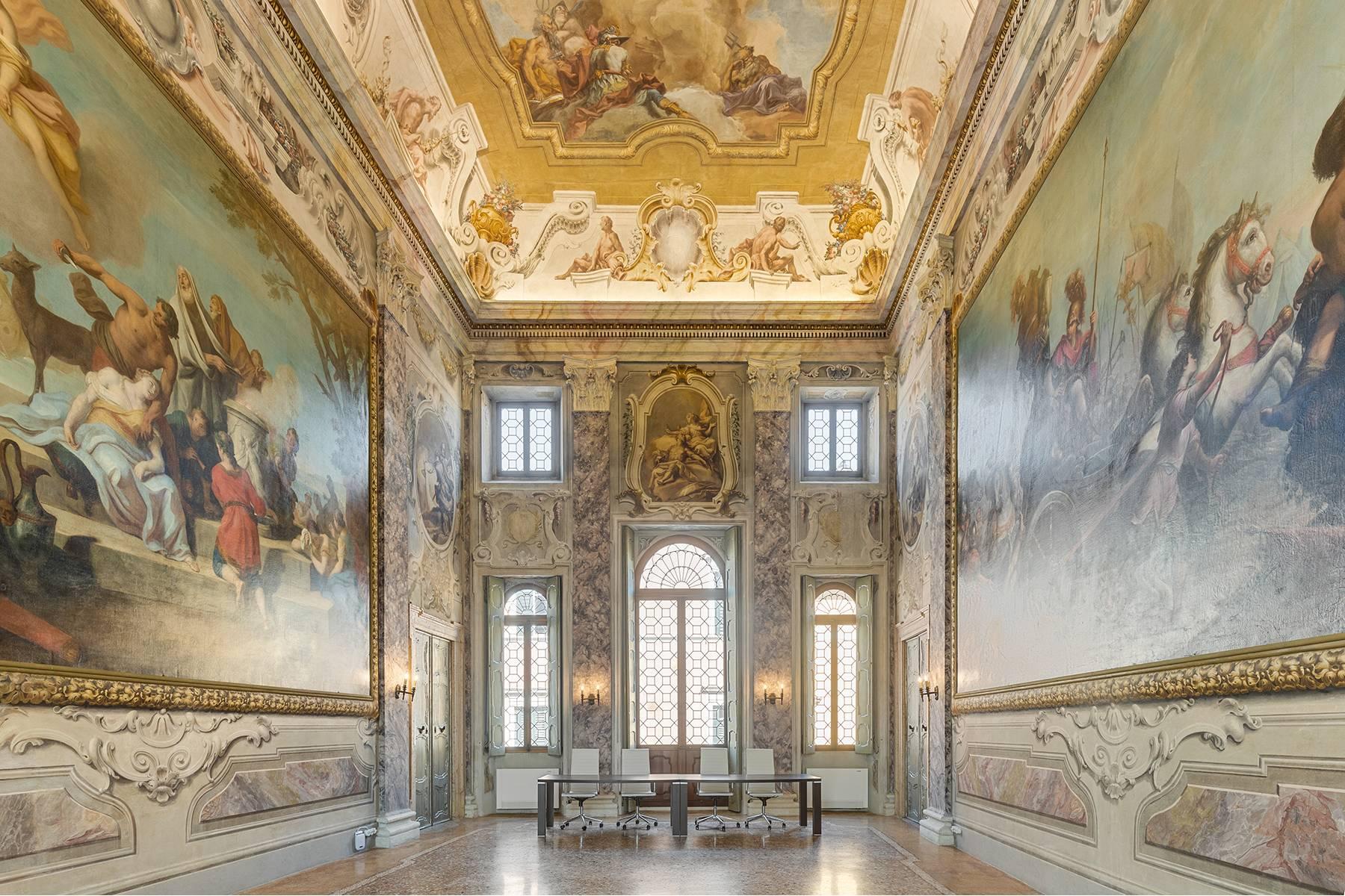 Wunderschöne erste Etage mit Fresken im Verona Stadtzentrum - 21