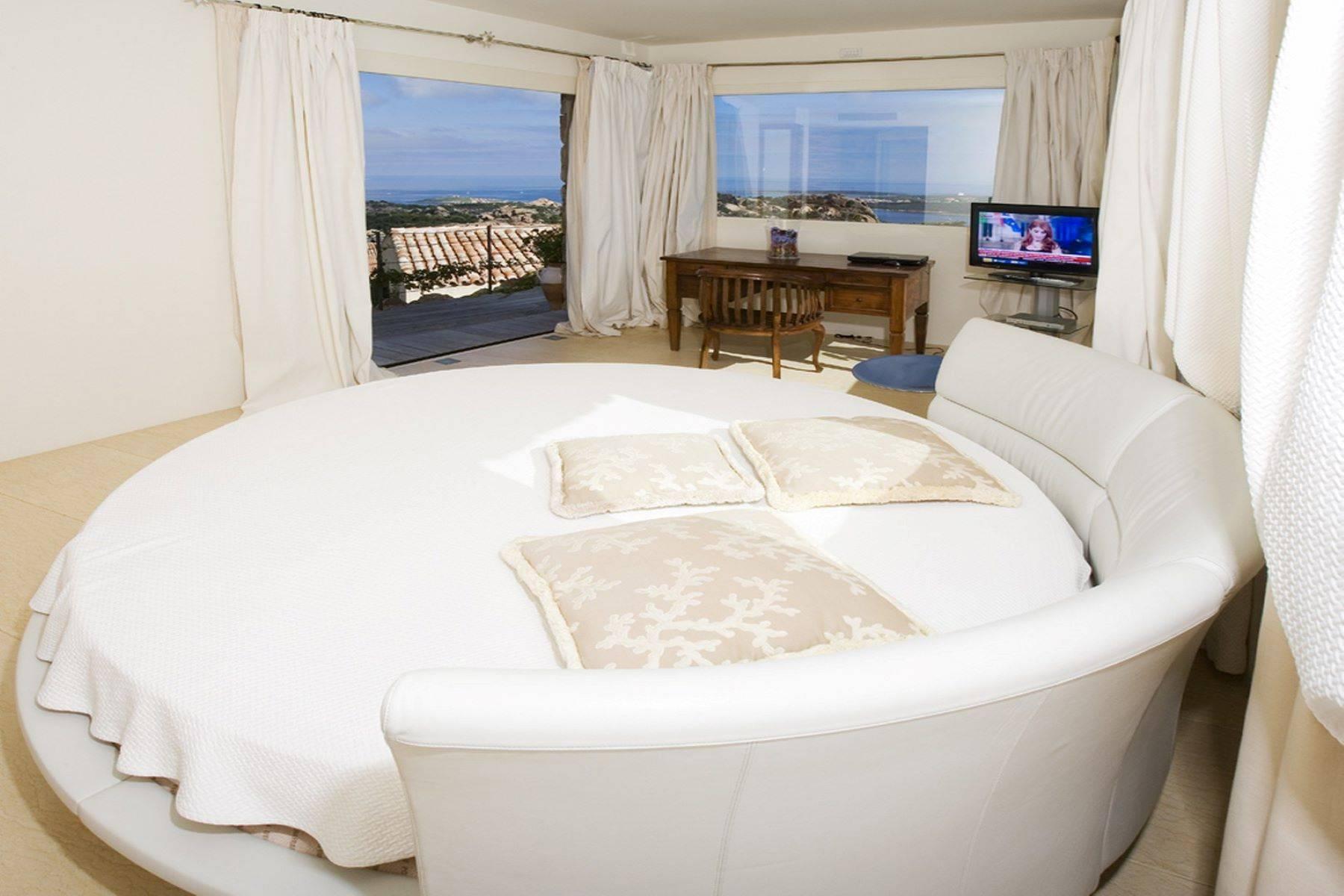 Exklusive Villa mit atemberaubender Aussicht mit Blick auf die Costa Smeralda - 9