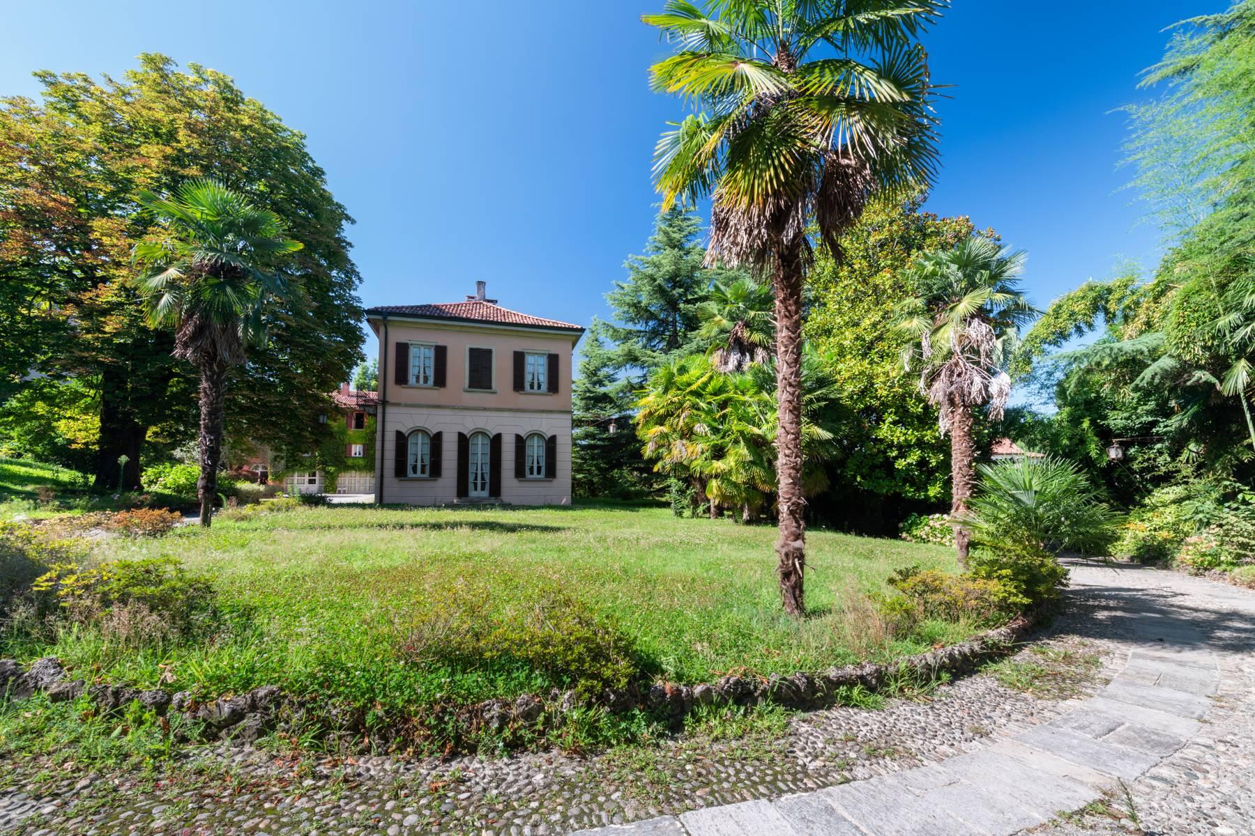 Period villa with park and swimming pool in Brianza - 19
