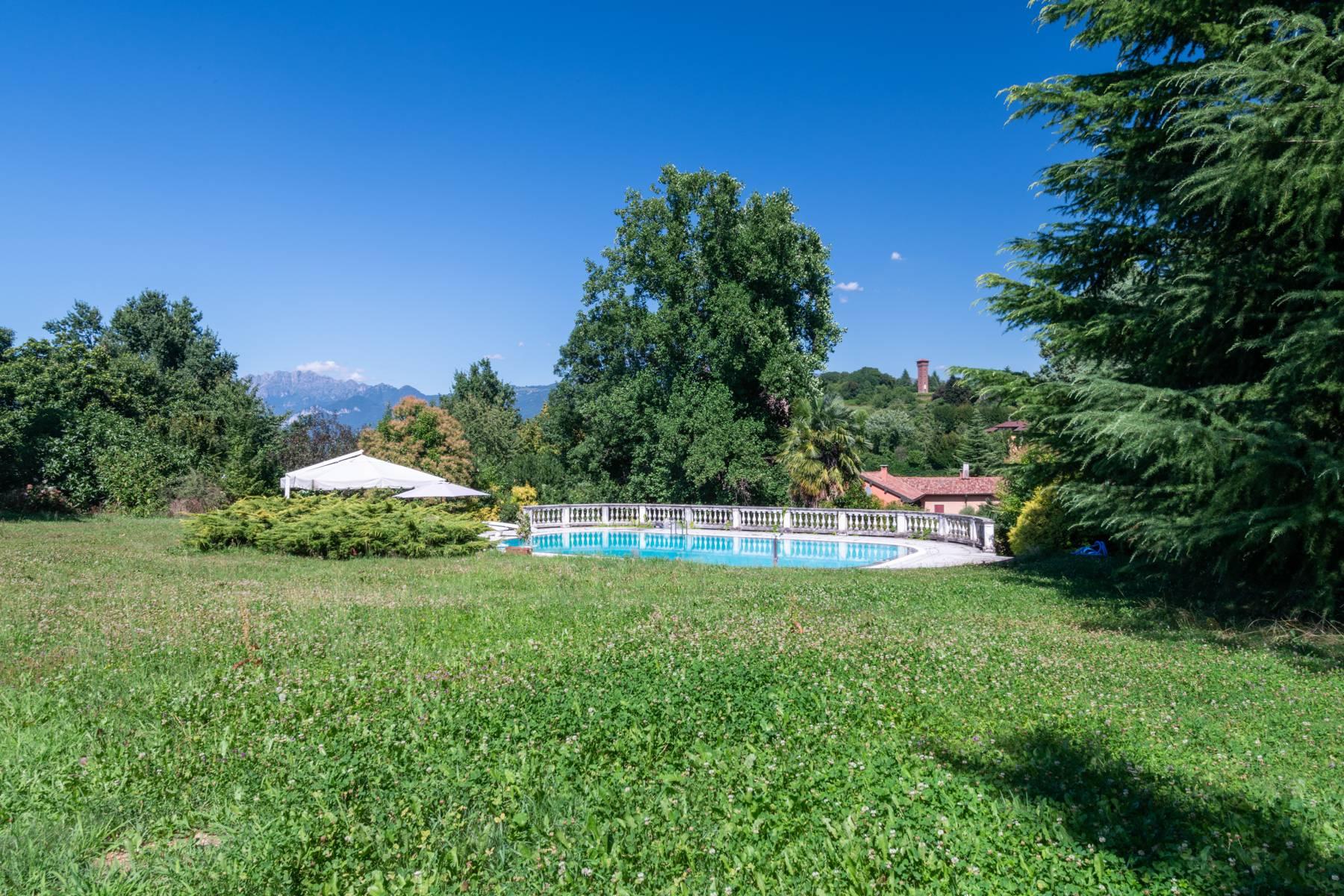 Zeitgenössische Villa mit Park und Pool in Brianza - 20
