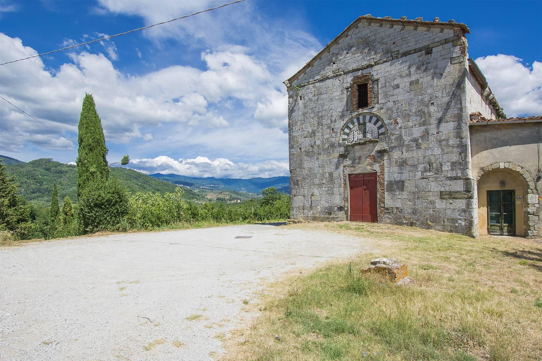 Charmantes Bauernhaus mit einer Pfarrkirche aus dem 10. Jahrhundert in der Landschaft von Pistoia - 2