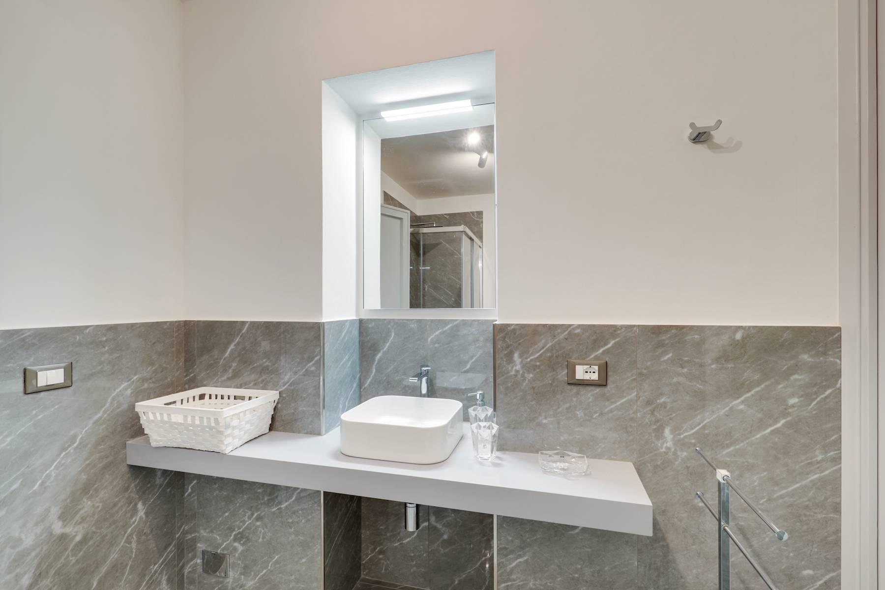 Beautifully renovated apartment overlooking Ponte Vecchio - 12