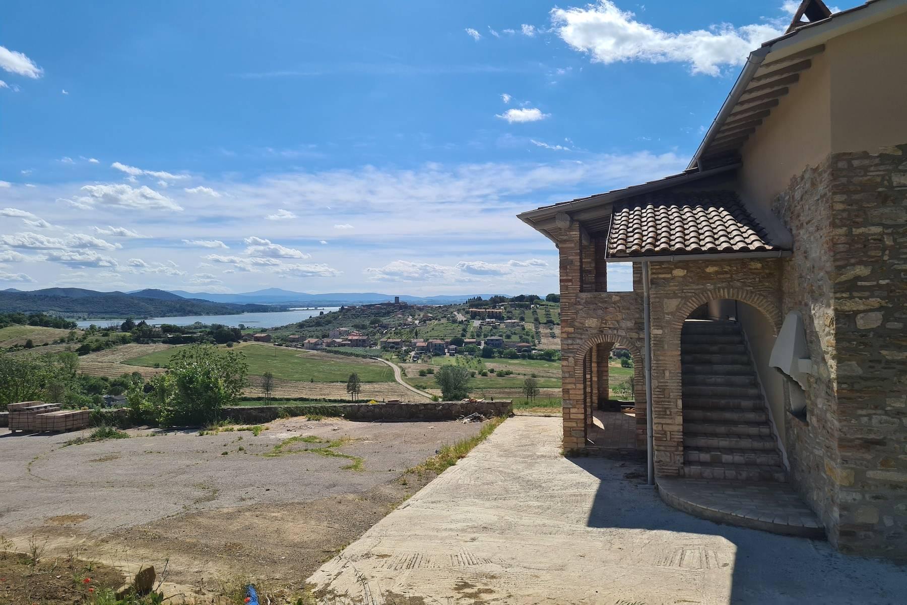 Bauernhaus mit Panoramablick auf den Trasimenischen See - 3