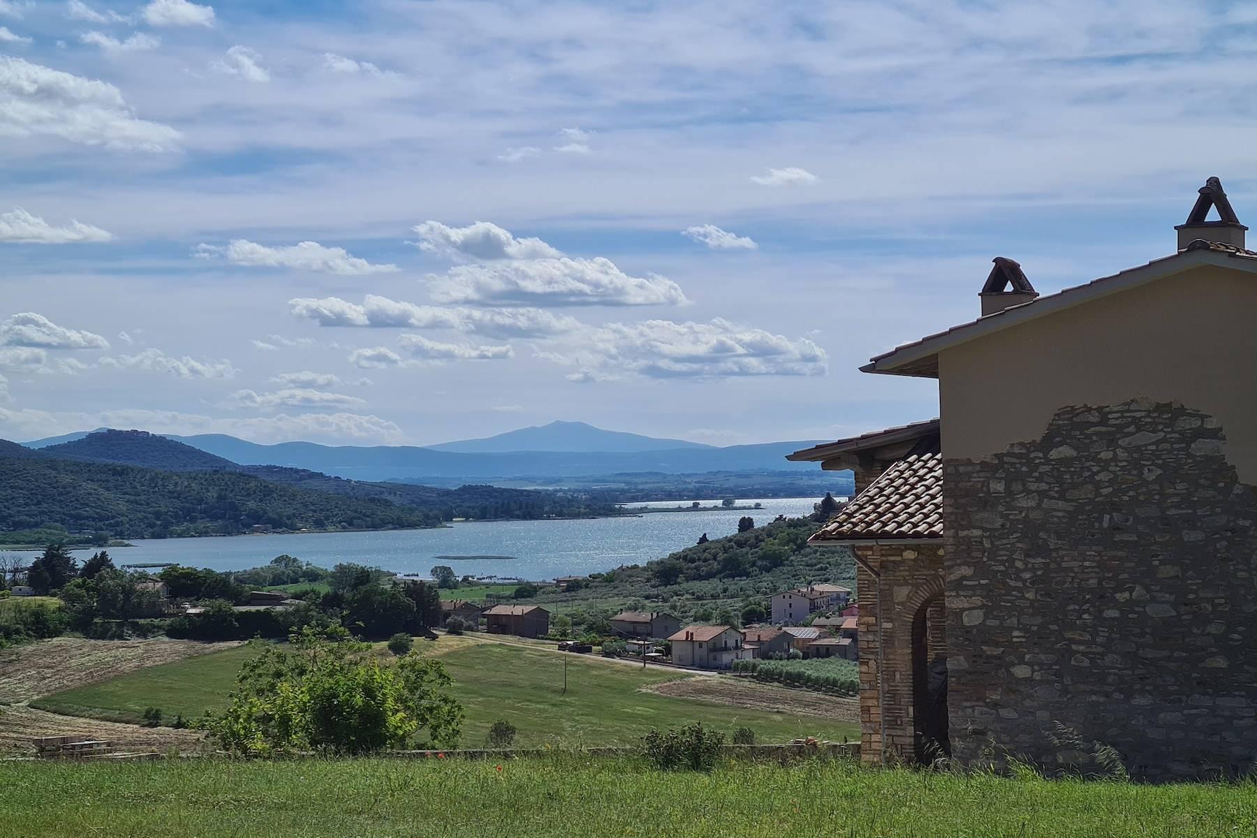 Bauernhaus mit Panoramablick auf den Trasimenischen See - 1