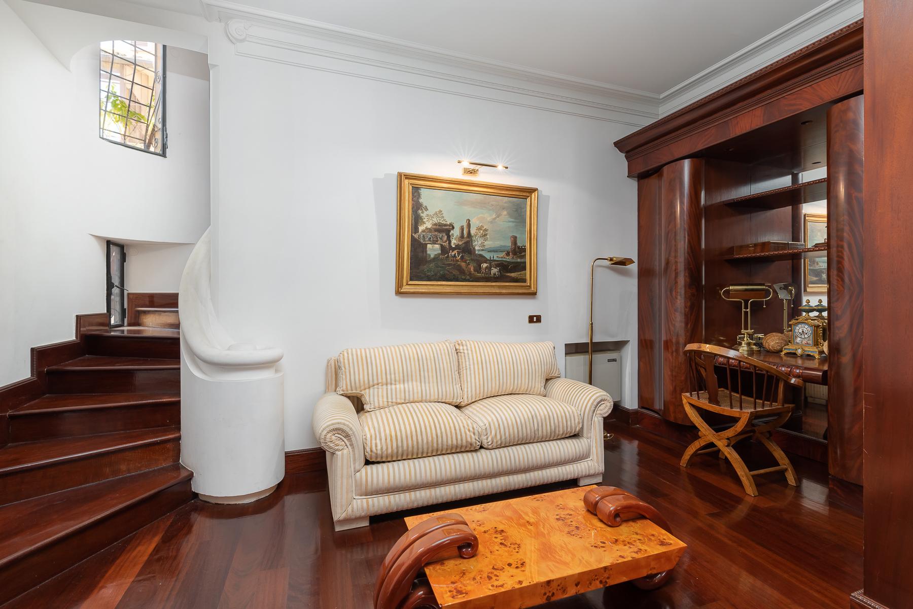 Marvelous pied a terre in an historic palazzo - 3