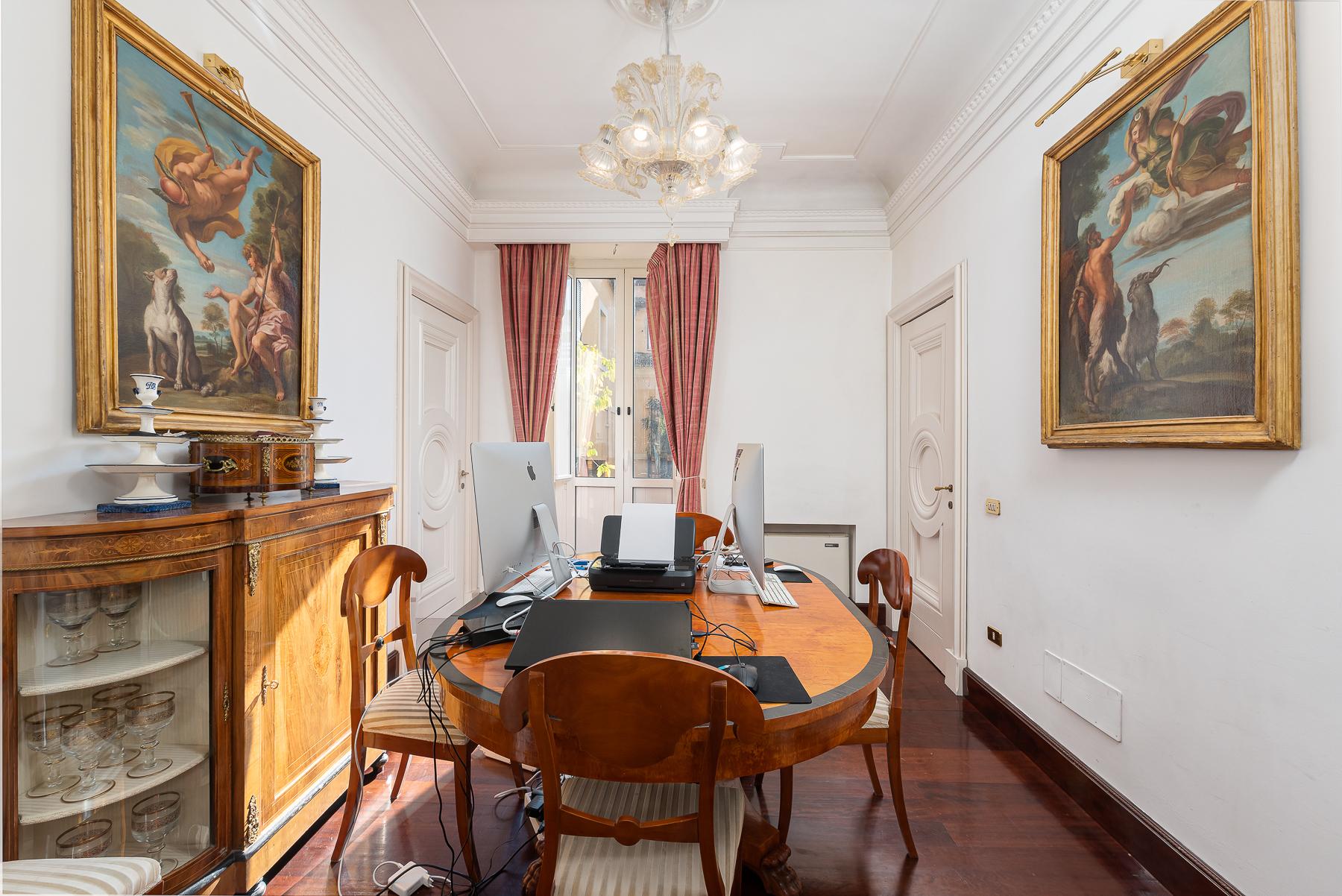 Marvelous pied a terre in an historic palazzo - 17