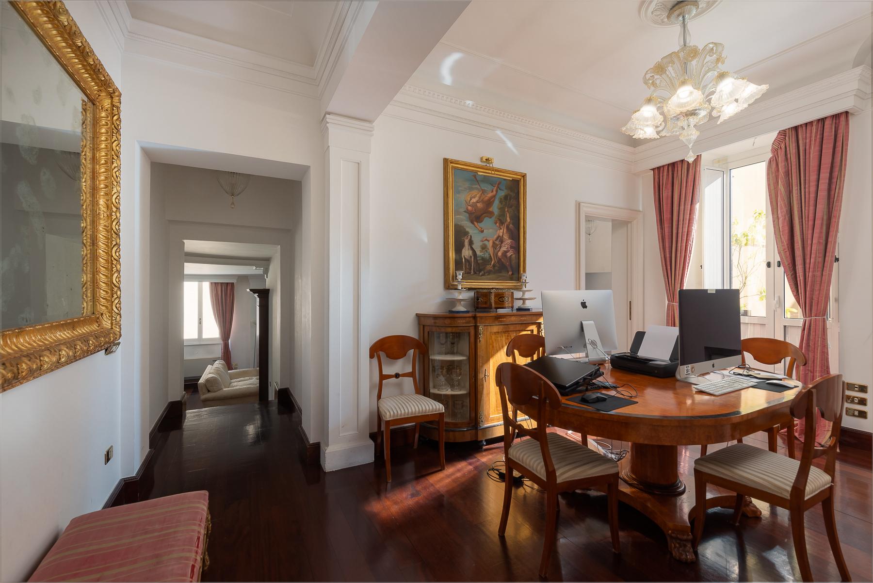 Marvelous pied a terre in an historic palazzo - 6