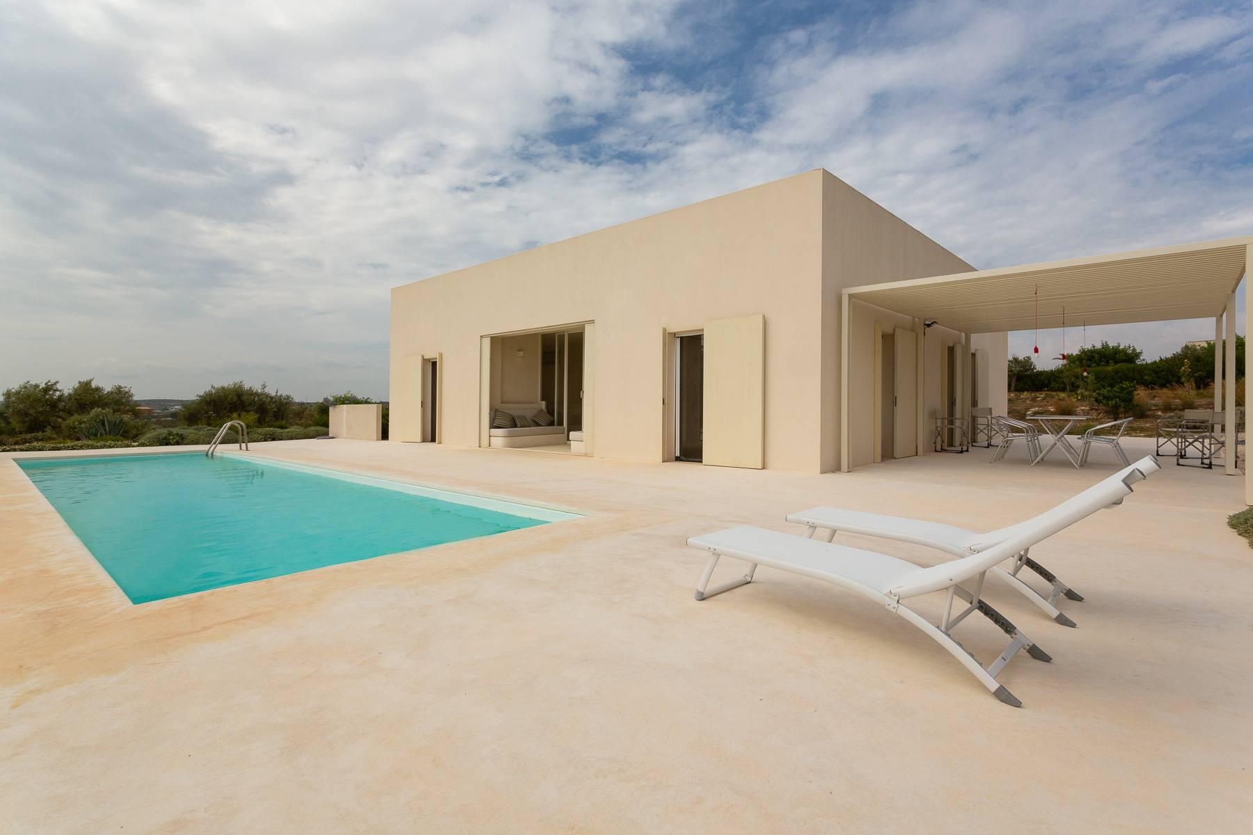 Moderne Villa mit Swimmingpool und Blick auf das Vendicari-Reservat - 15