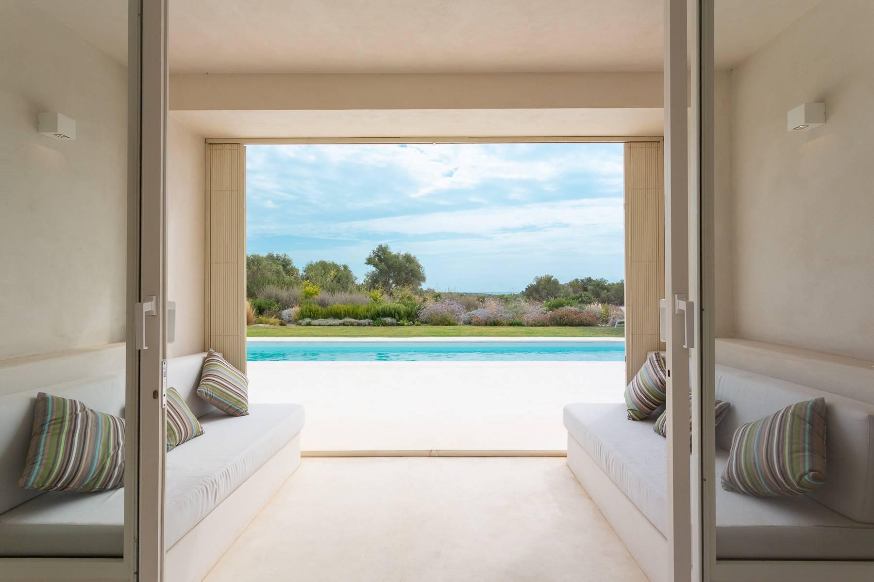 Moderne Villa mit Swimmingpool und Blick auf das Vendicari-Reservat - 3
