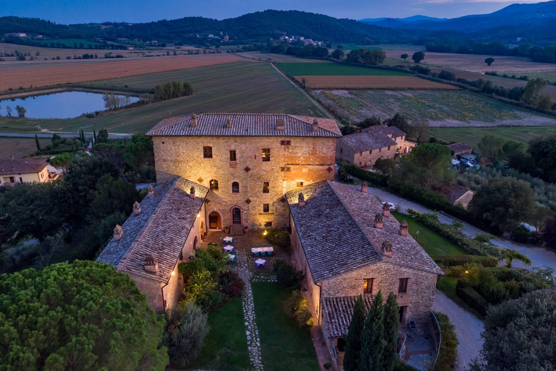 Magnificent castle in the heart of Umbria - 2