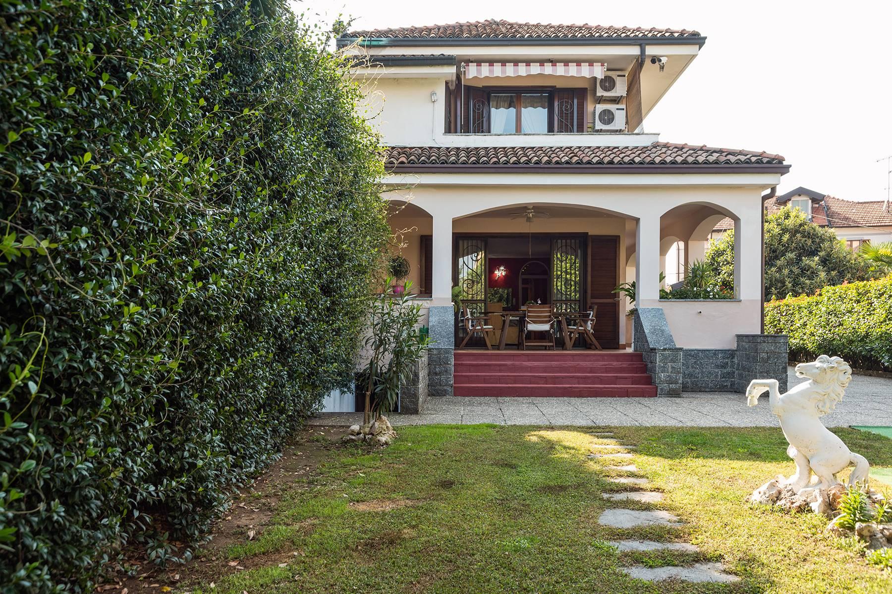 Independent villa a few steps from the heart of Arona - 1