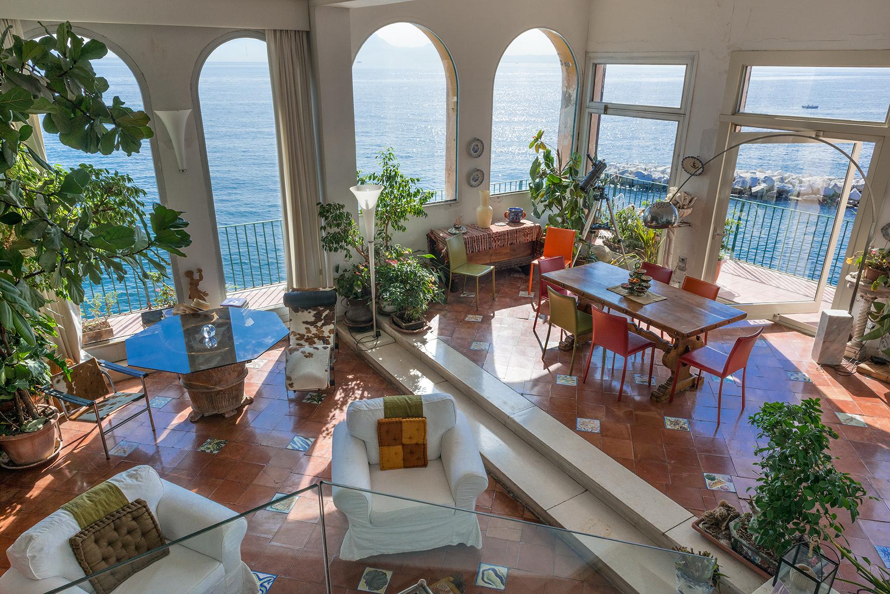 Первая линия моря! Потрясающаие апартаменты в исторической вилле в Неаполе, Италия - 1