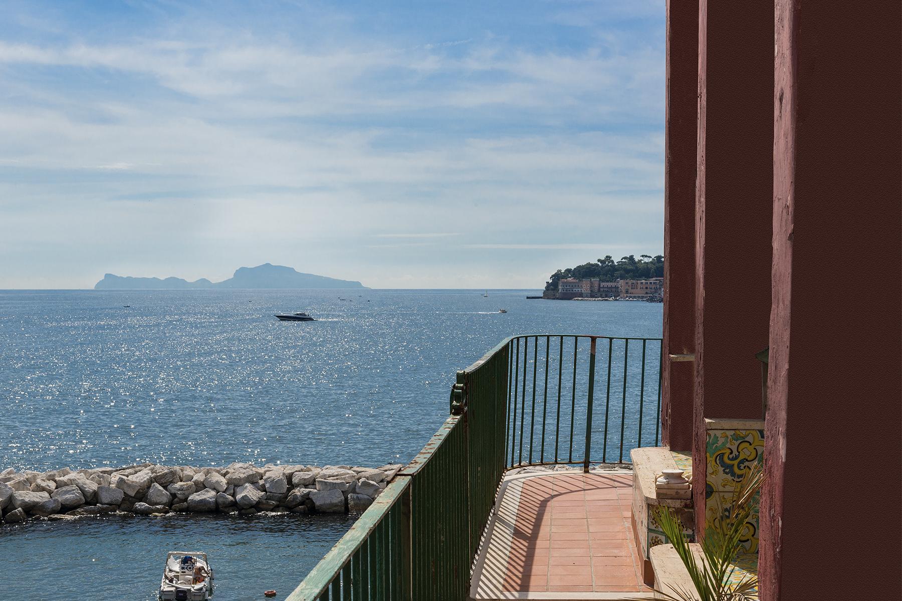Первая линия моря! Потрясающаие апартаменты в исторической вилле в Неаполе, Италия - 22