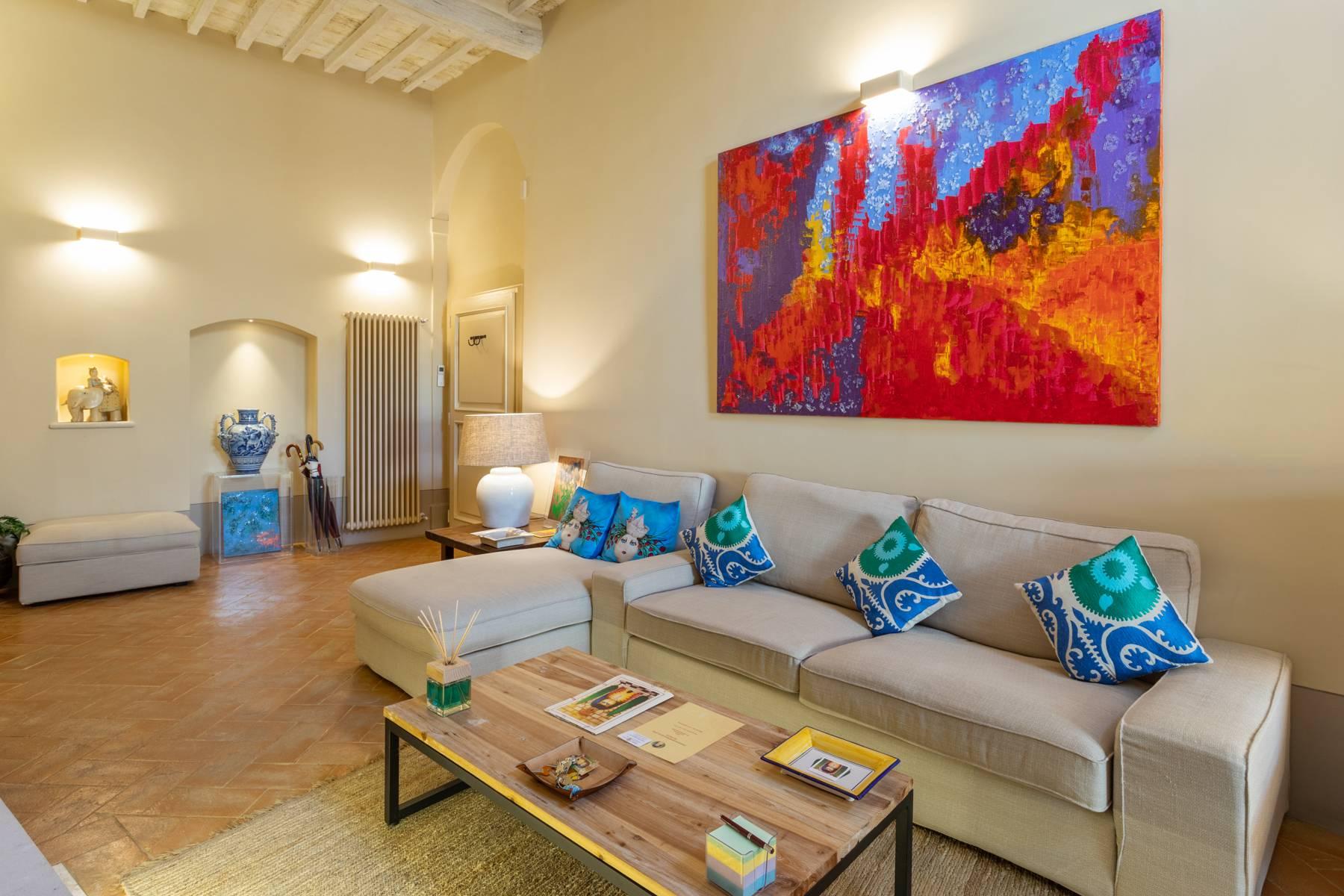 Prestigioso appartamento affrescato in un palazzo storico a Montepulciano - 4