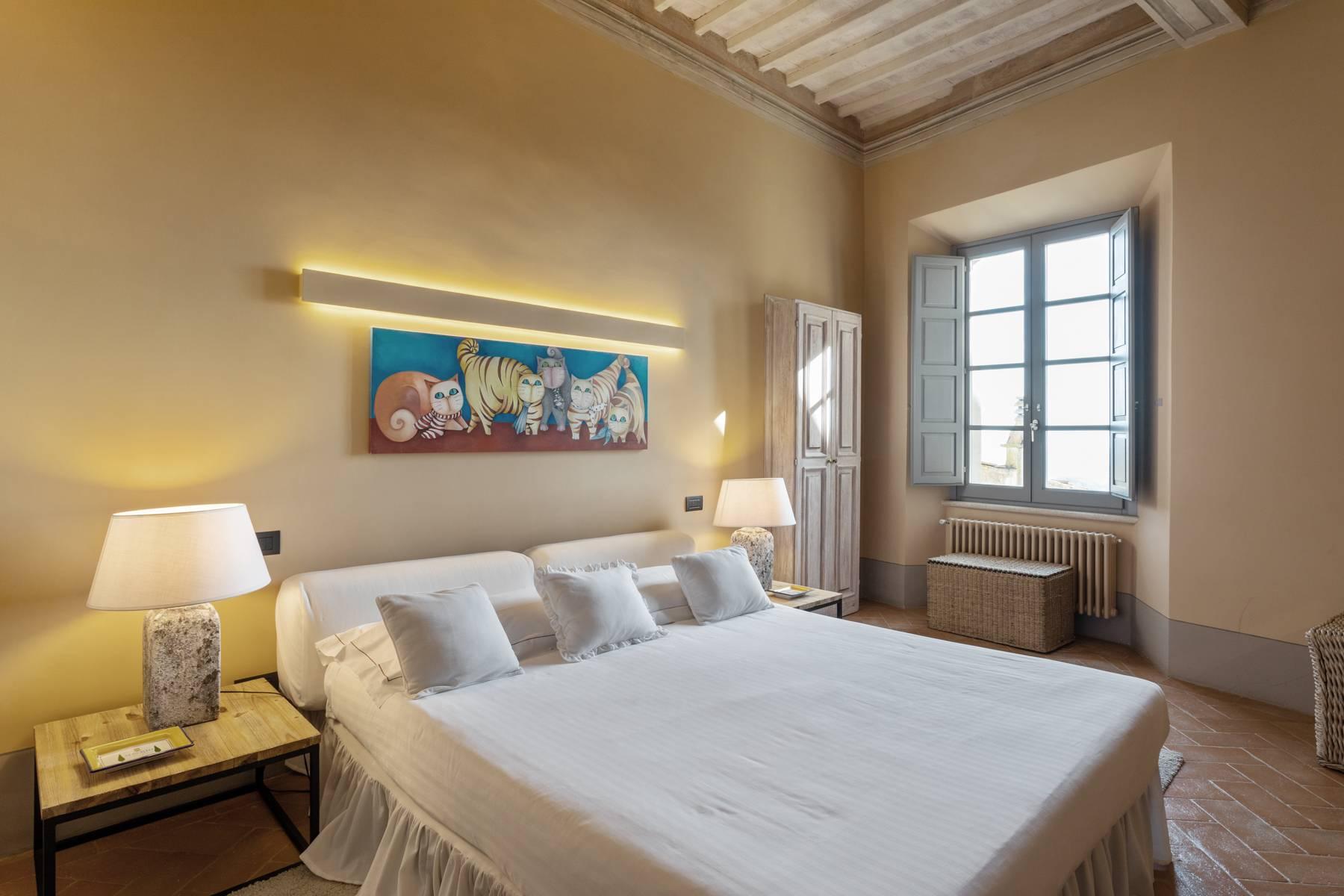 Prestigioso appartamento affrescato in un palazzo storico a Montepulciano - 12