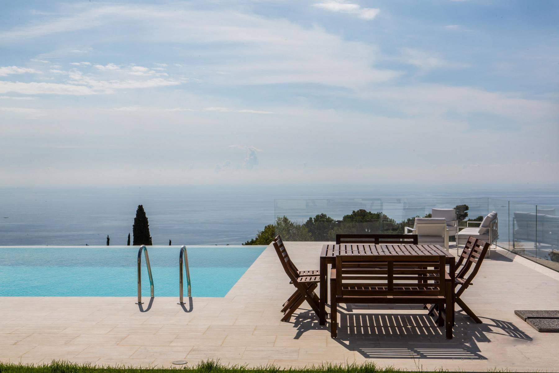 Gorgeous villa overlooking the sea - 1
