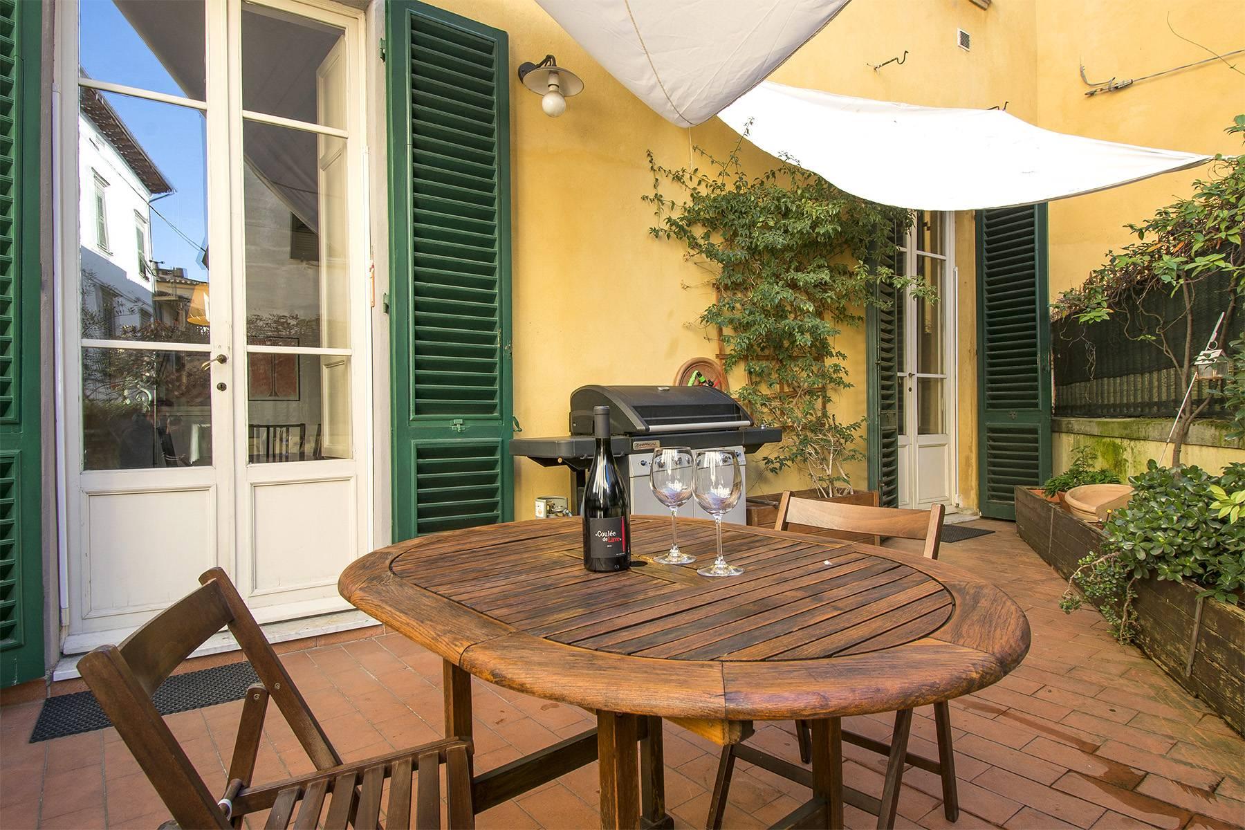 Unique luxury apartment with terrace in the medieval town of Lucca - 2
