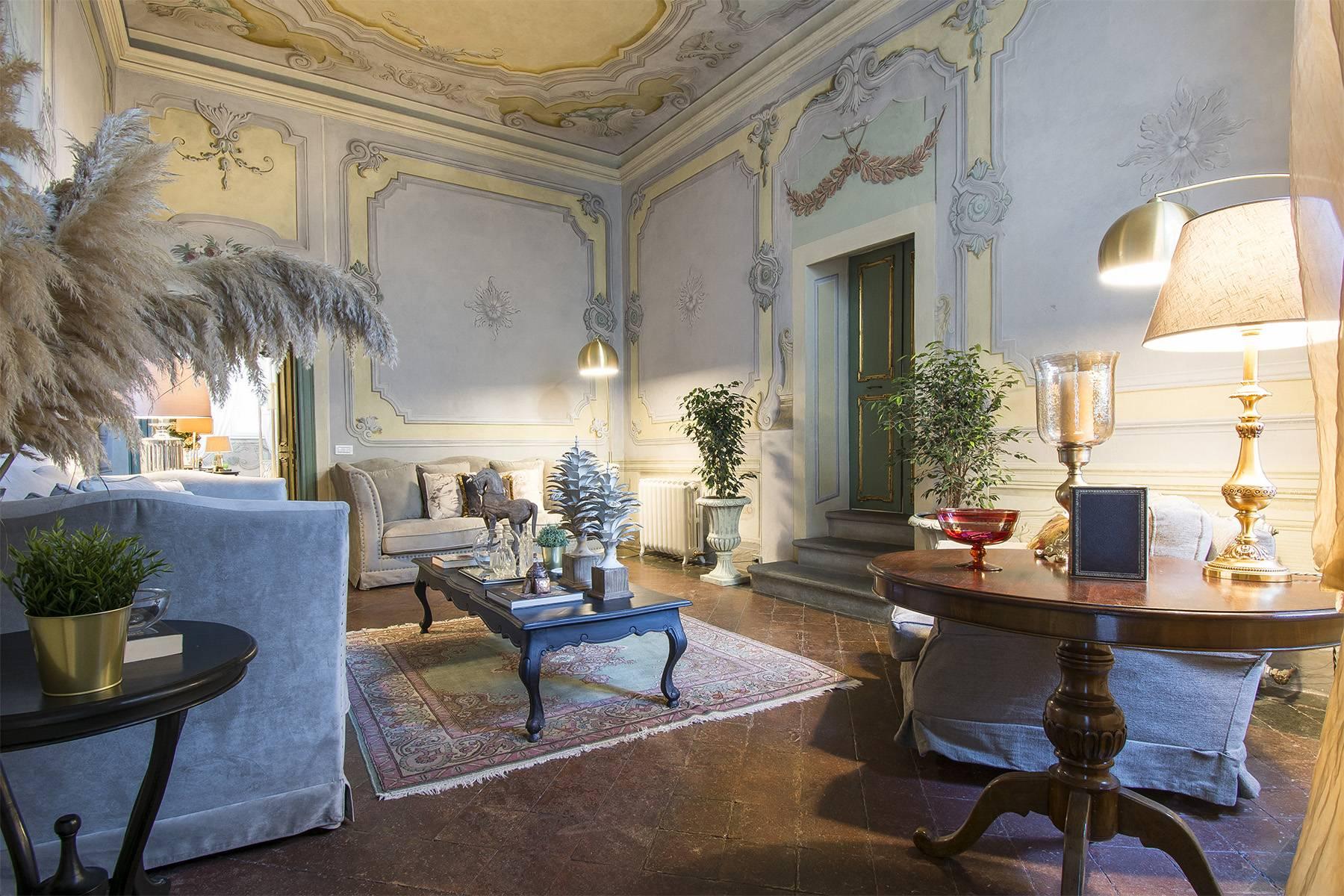 Large Luxury apartment in the heart of Lucca historic centre - 2