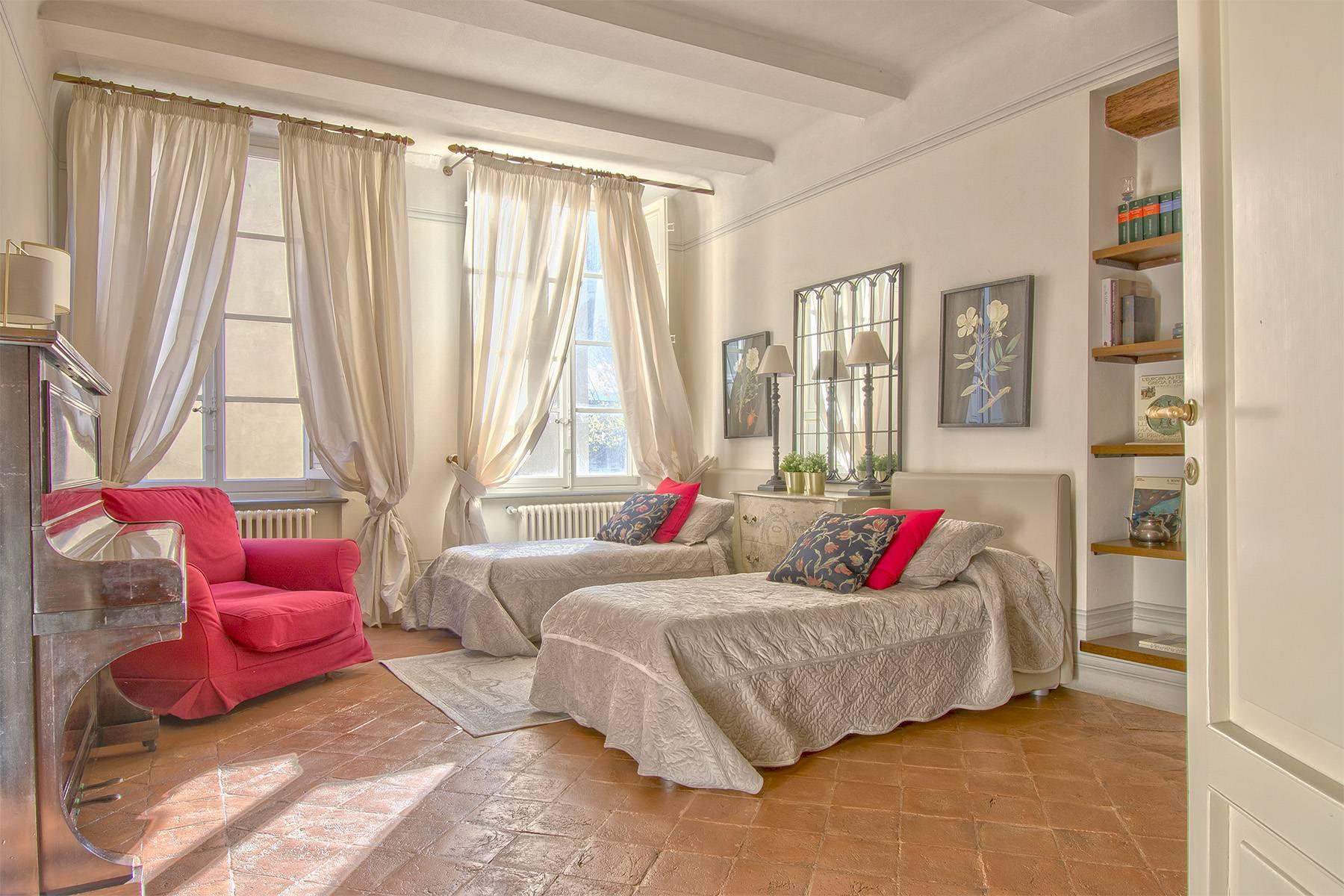 Large Luxury apartment in the heart of Lucca historic centre - 13