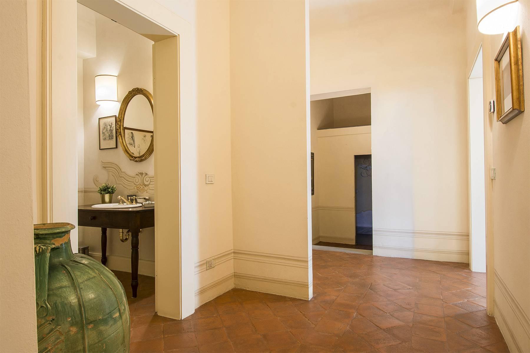 Large Luxury apartment in the heart of Lucca historic centre - 20