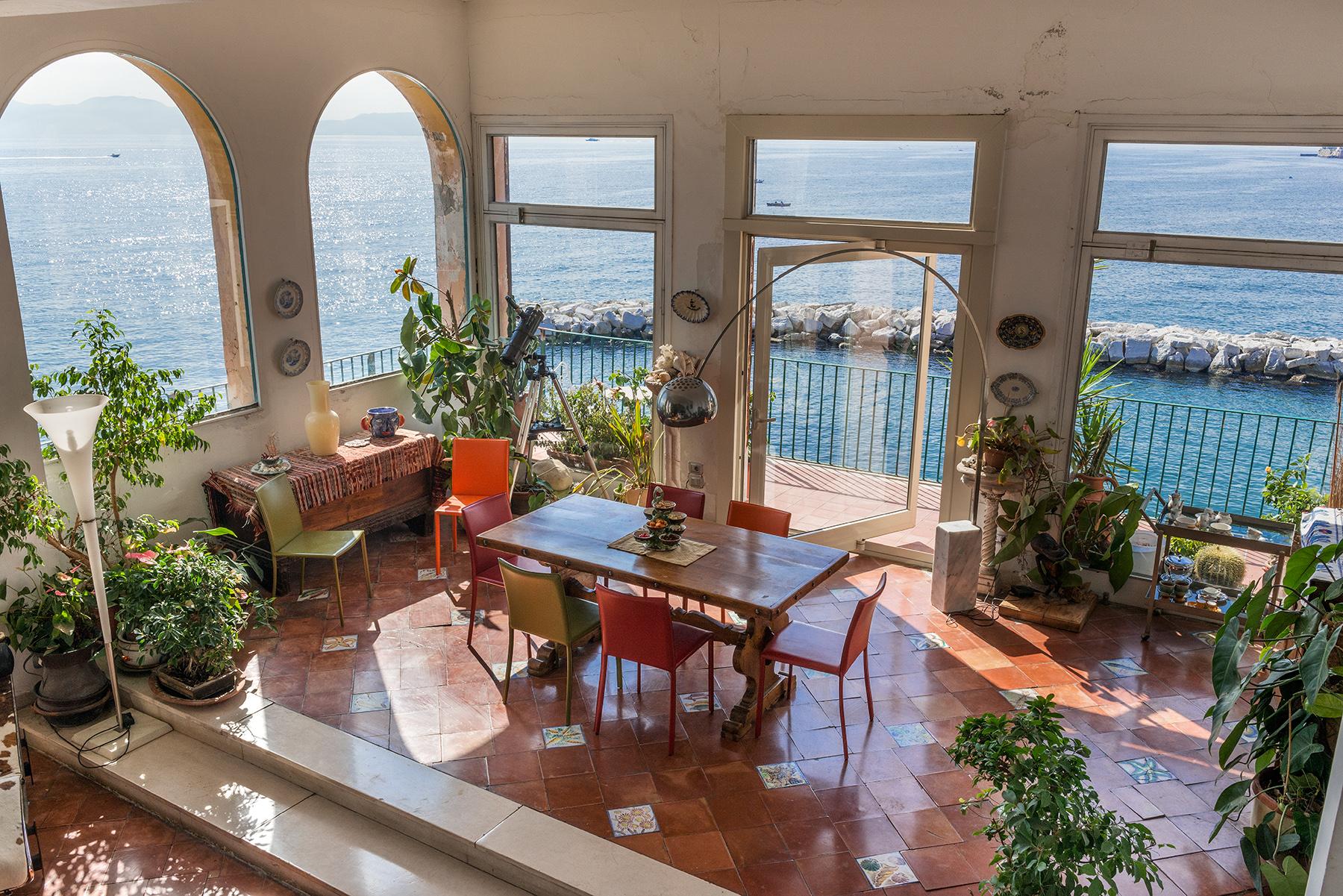 Первая линия моря! Потрясающие апартаменты в старинной вилле в Неаполе, Италия - 3