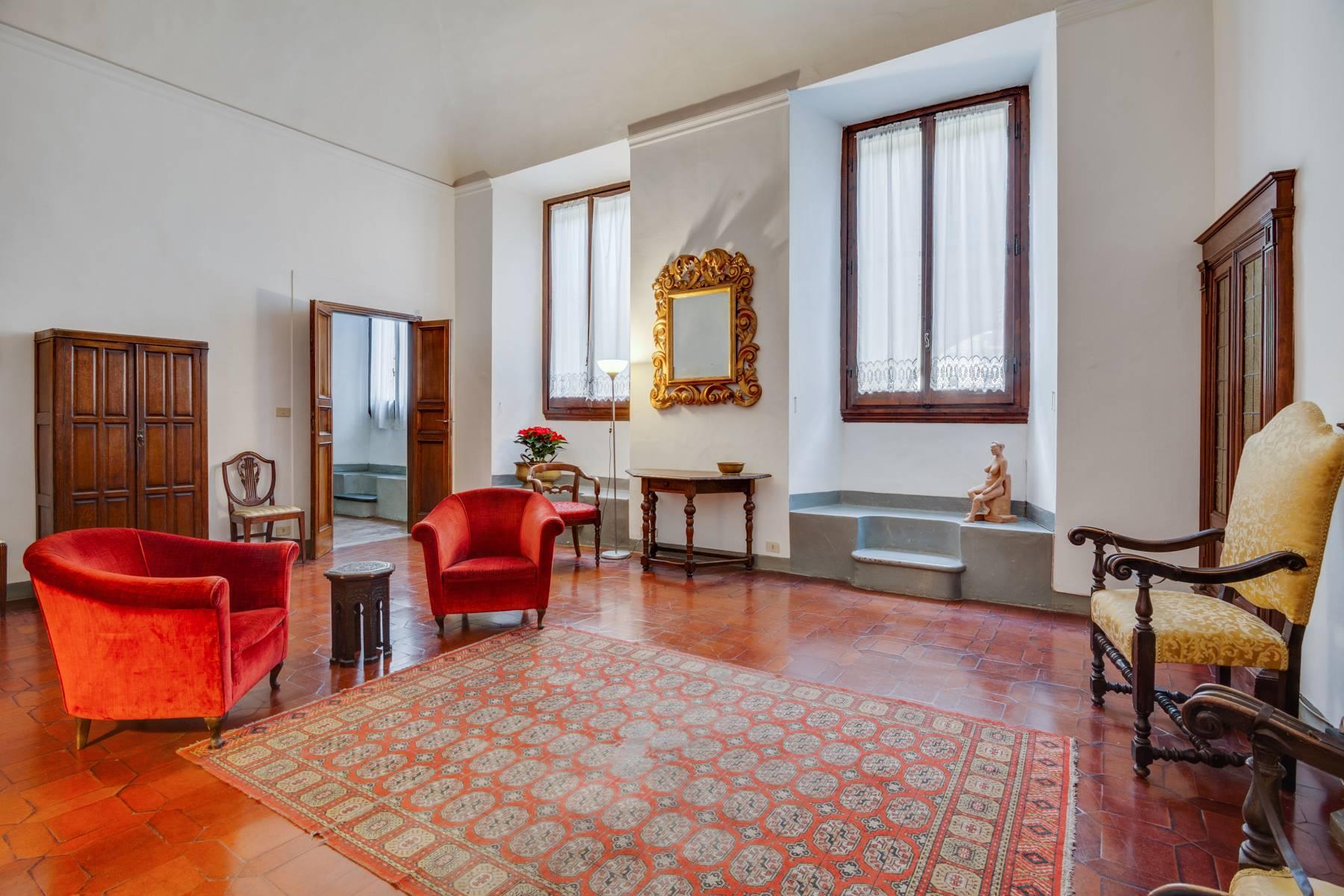 Grande appartamento in palazzo storico sul Ponte Vecchio - 2