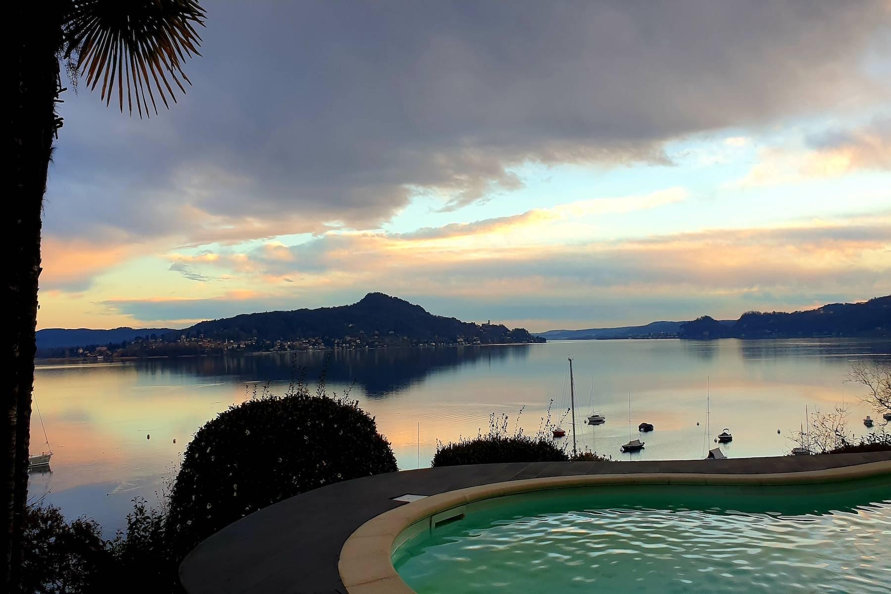 Splendida villa fronte lago con piscina - 1
